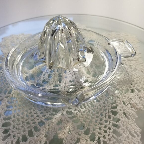 Dominion Small Clear Glass Juicer Reamer Flat Thumb Rest Citrus L14 Vintage - Picture 3 of 13